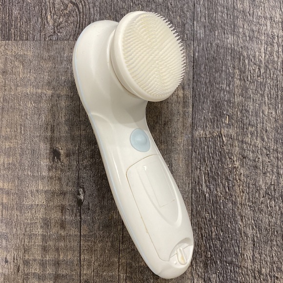 Vanity Planet Facial Cleansing Brush - Picture 3 of 4